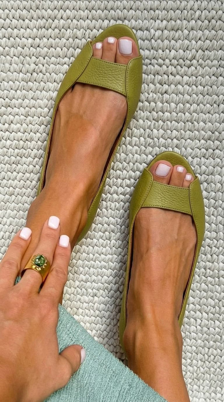 Adelina - Chic Golden Comfort Sandals