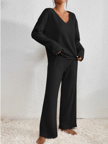 Edina – V-neck and knitted pattern two-piece outfit