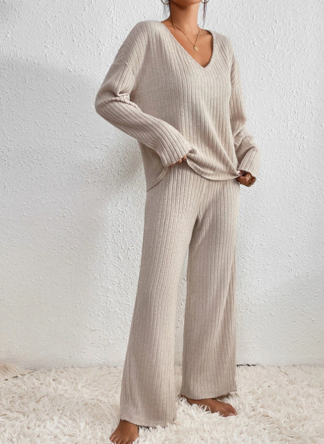 Edina – V-neck and knitted pattern two-piece outfit