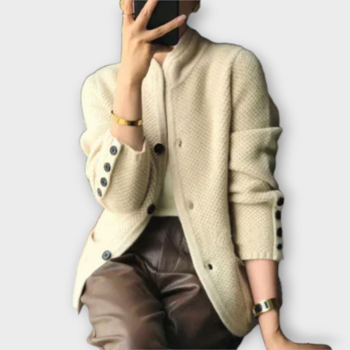Alissa - Elegant and Cozy Cardigan