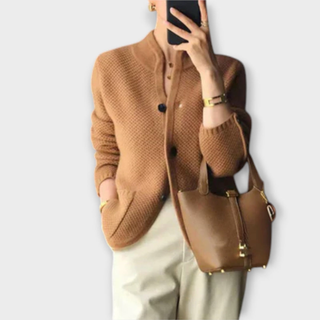 Alissa - Elegant and Cozy Cardigan