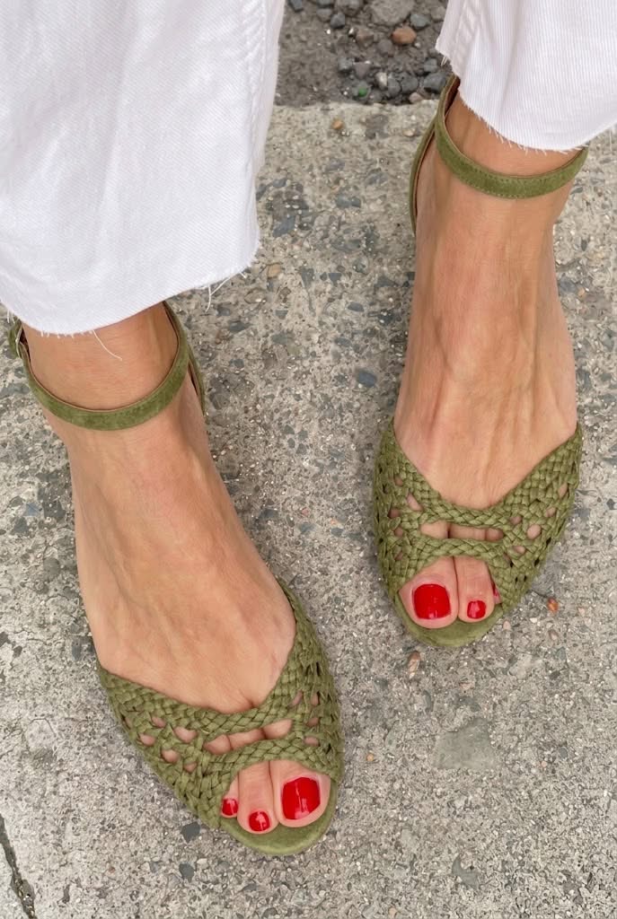 Isadora - Golden Woven Sandals