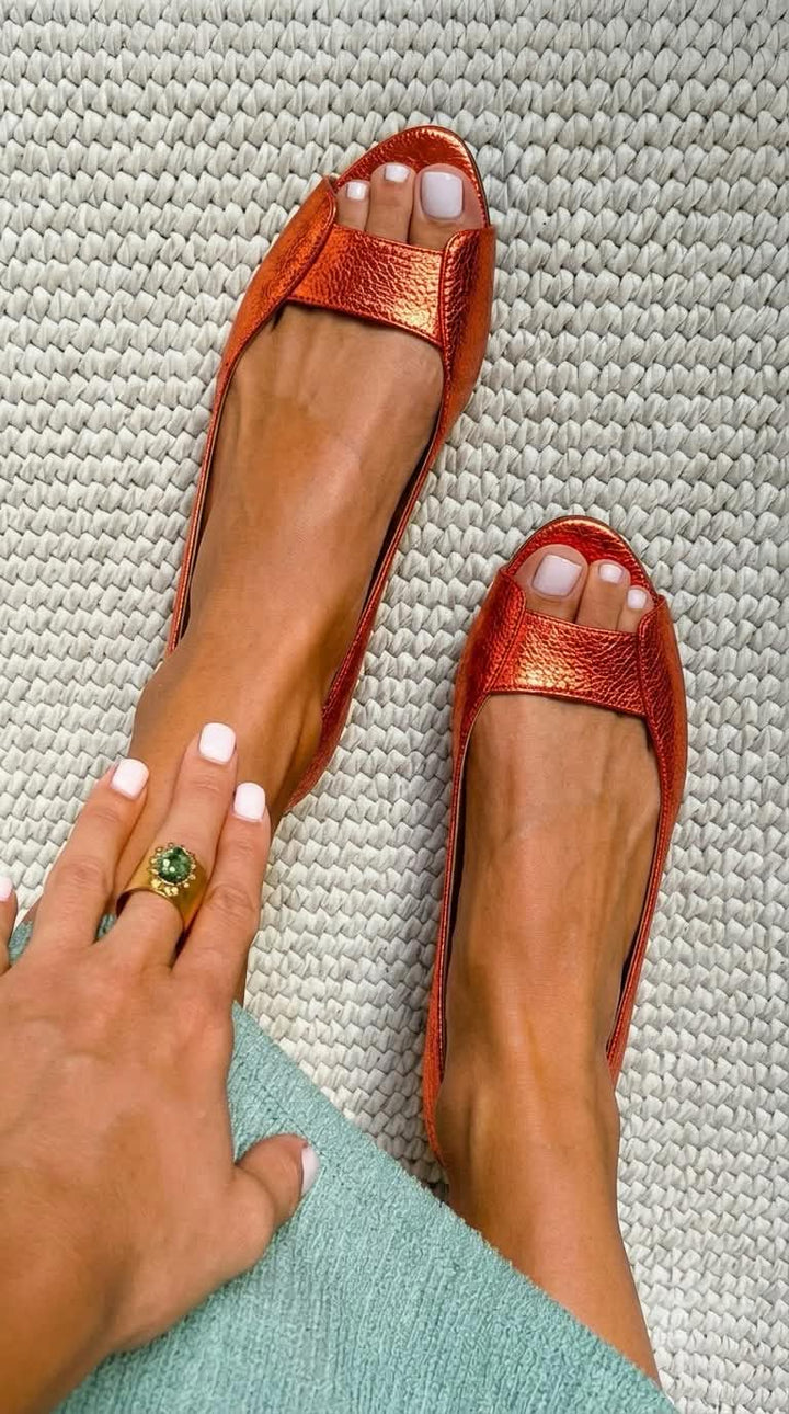 Adelina - Chic Golden Comfort Sandals