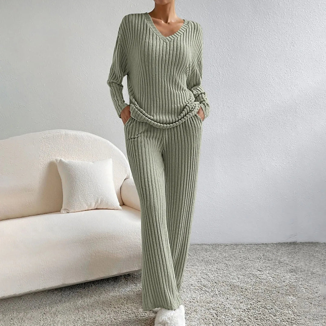 Edina – V-neck and knitted pattern two-piece outfit