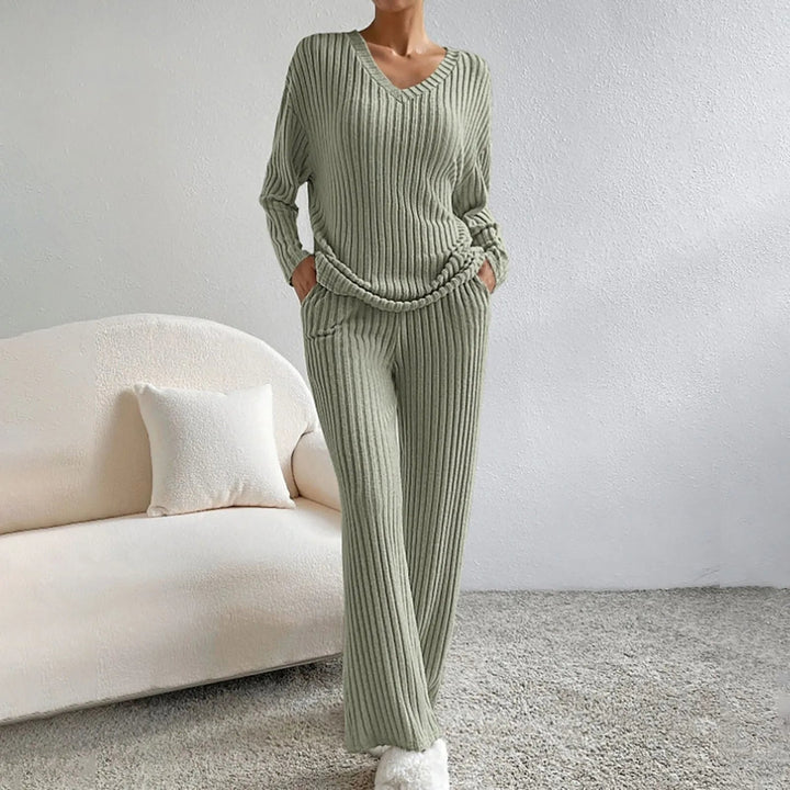 Edina – V-neck and knitted pattern two-piece outfit