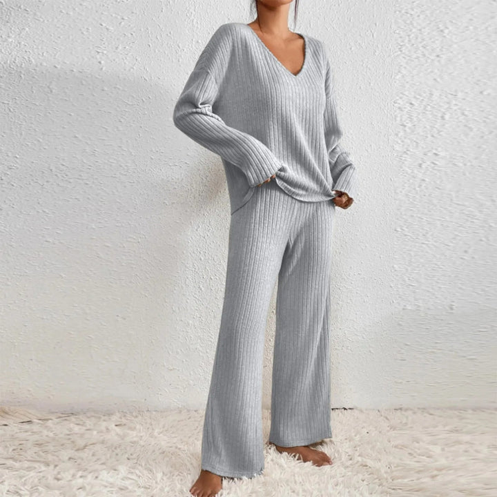 Edina – V-neck and knitted pattern two-piece outfit