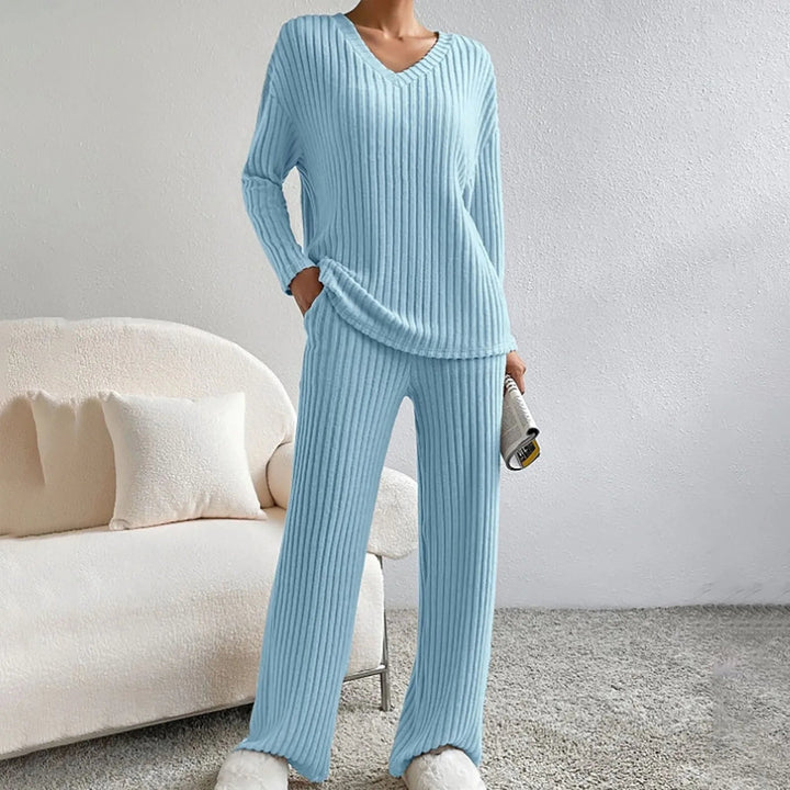 Edina – V-neck and knitted pattern two-piece outfit