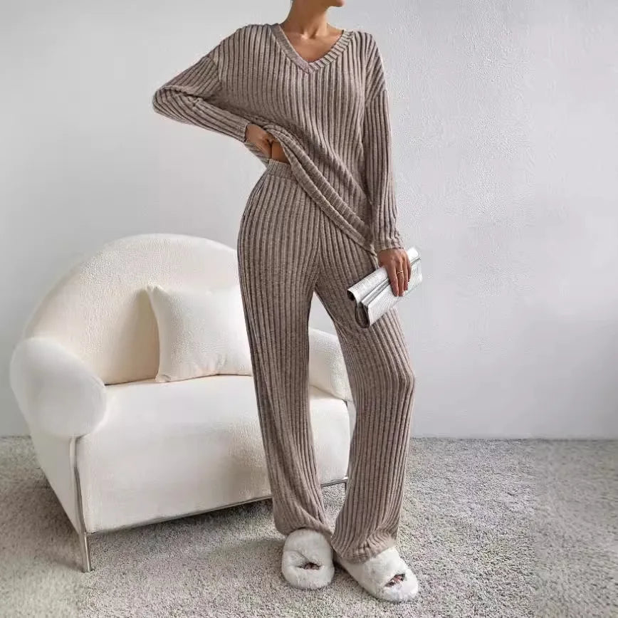 Edina – V-neck and knitted pattern two-piece outfit
