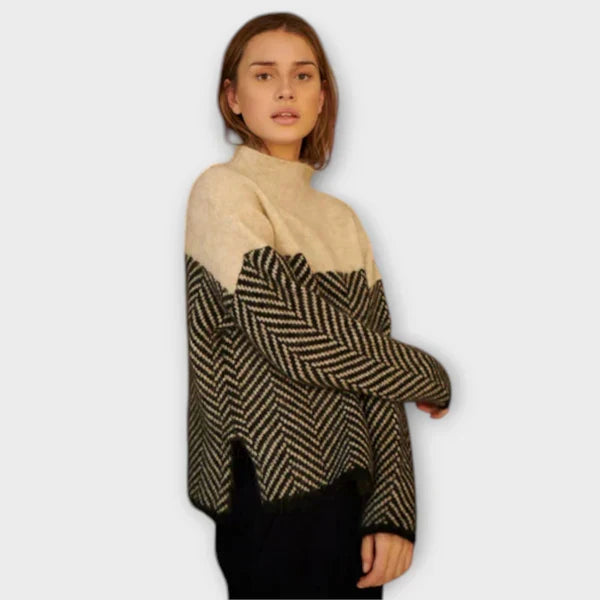 Marta - Thick turtleneck sweater with a high defensive collar