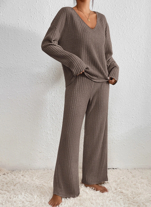 Edina – V-neck and knitted pattern two-piece outfit